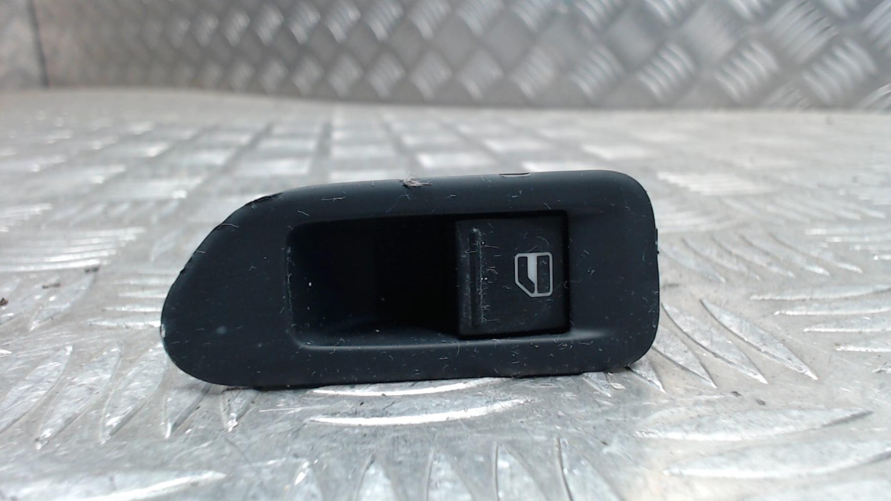 Interruttore lavacristalli posteriore sinistro VOLKSWAGEN GOLF 6 Diésel - 1