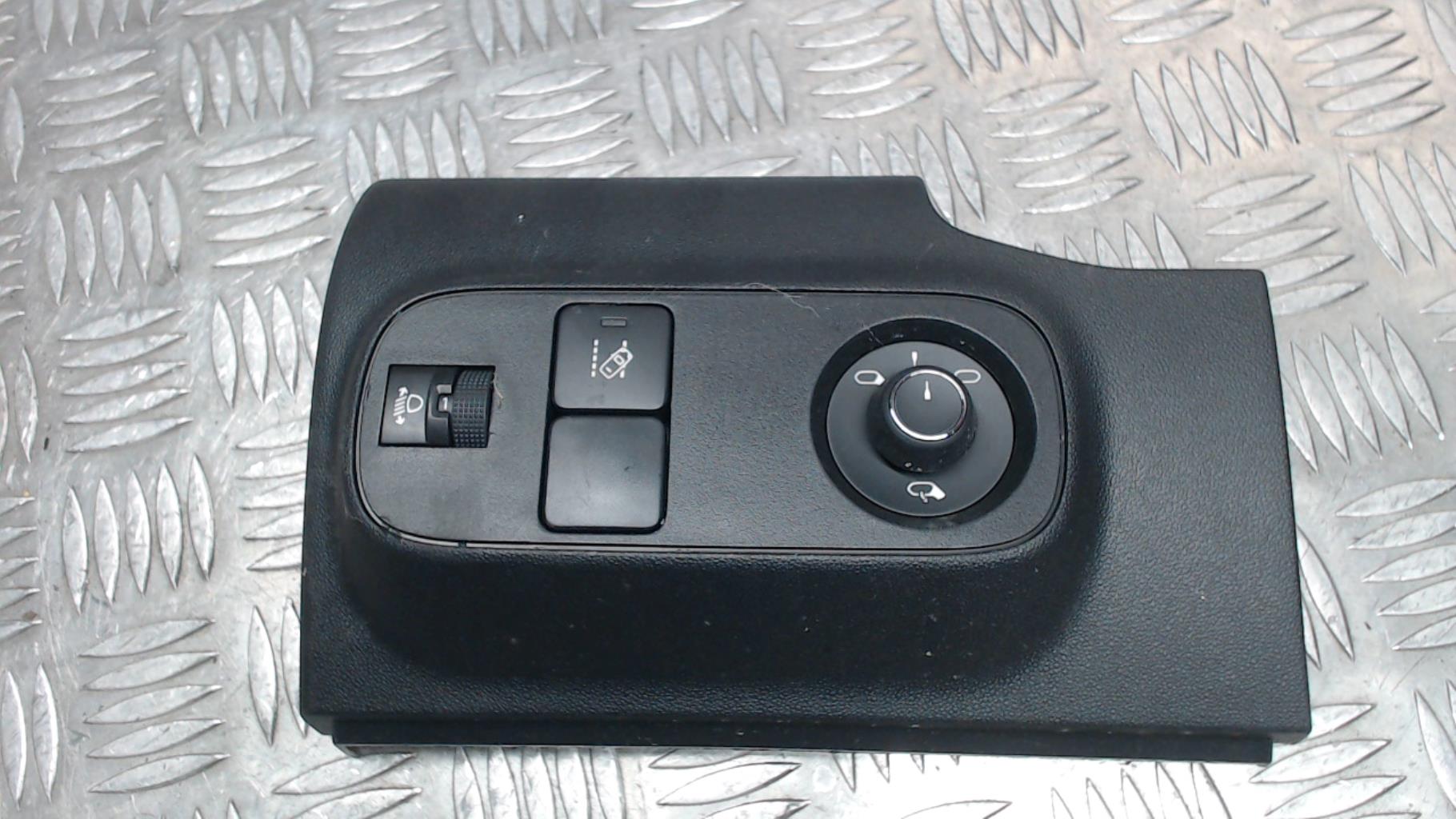 Commande retroviseurs CITROEN C3 3 PHASE 1 Essence - 1