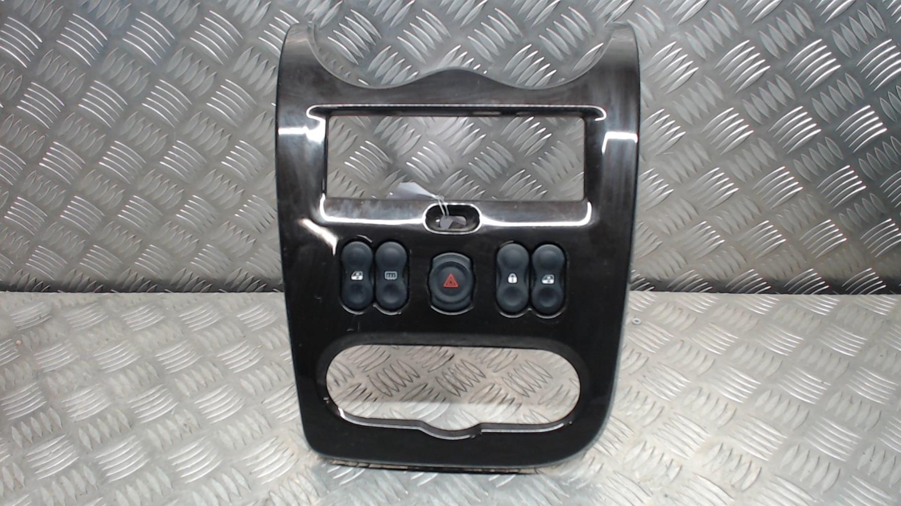 Facade autoradio DACIA DUSTER 1 PHASE 1 Diesel - 1