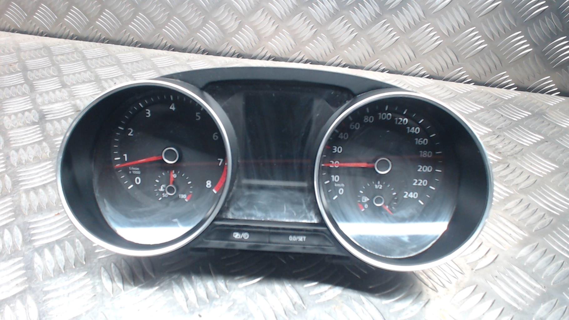 Compteur VOLKSWAGEN POLO 5 PHASE 2 Essence - 1