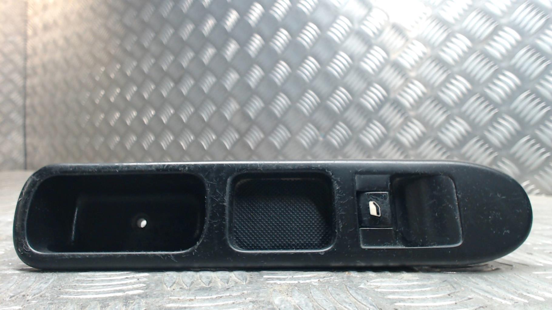Interruttore lavacristalli anteriore destro PEUGEOT 307 PHASE 1 BREAK Diésel - 1