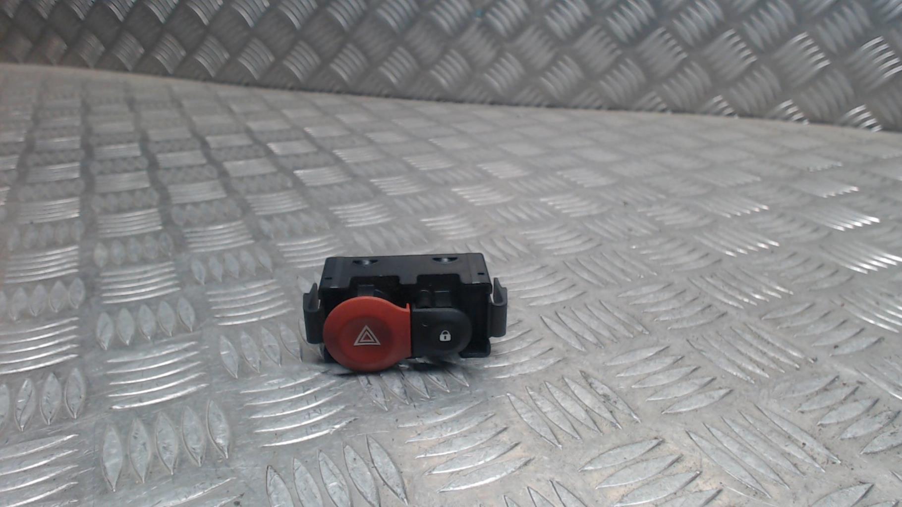 Bouton de warning RENAULT TWINGO 3 PHASE 1 Essence - 1