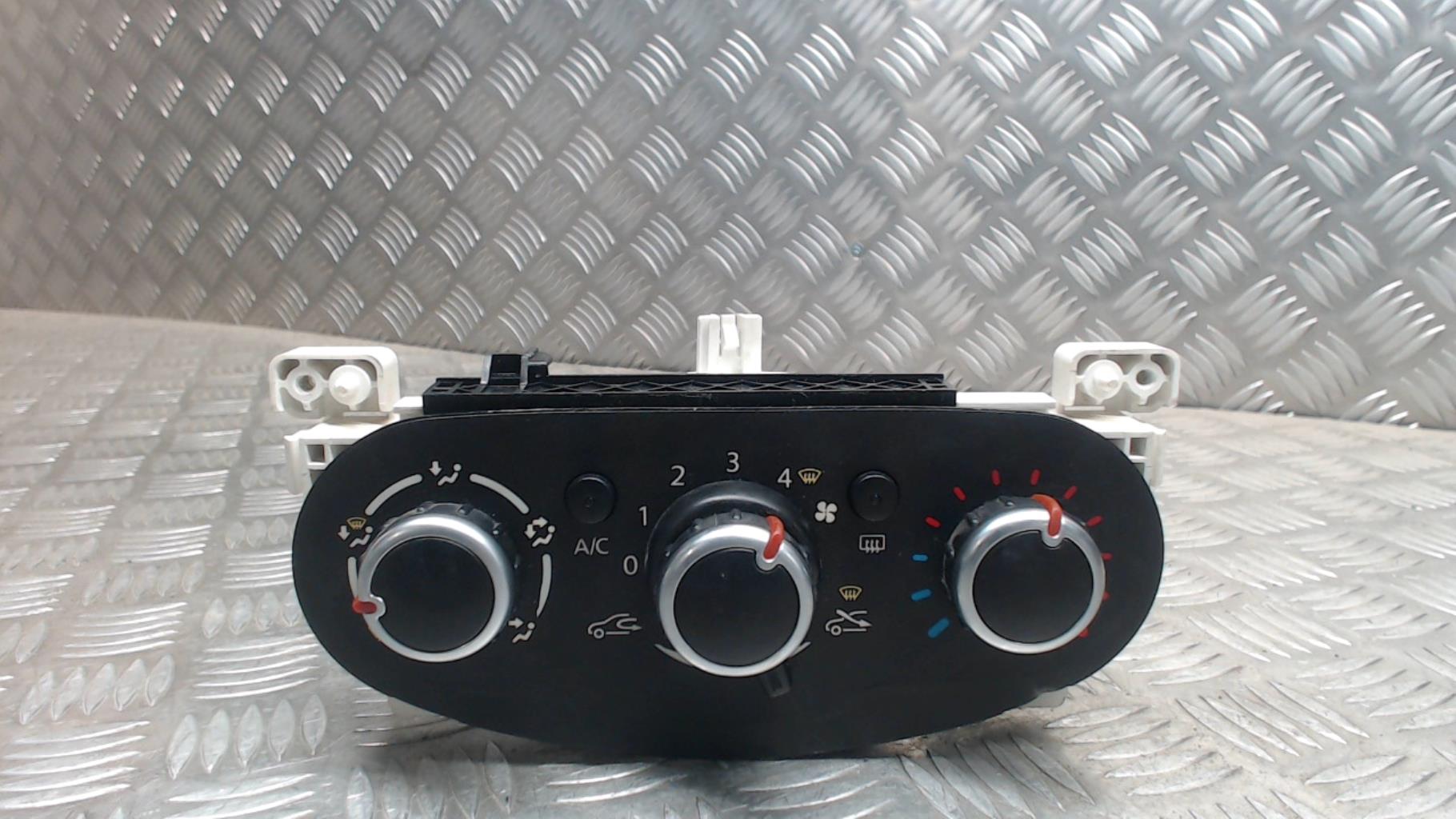 Commande chauffage RENAULT TWINGO 3 PHASE 1 Essence - 1
