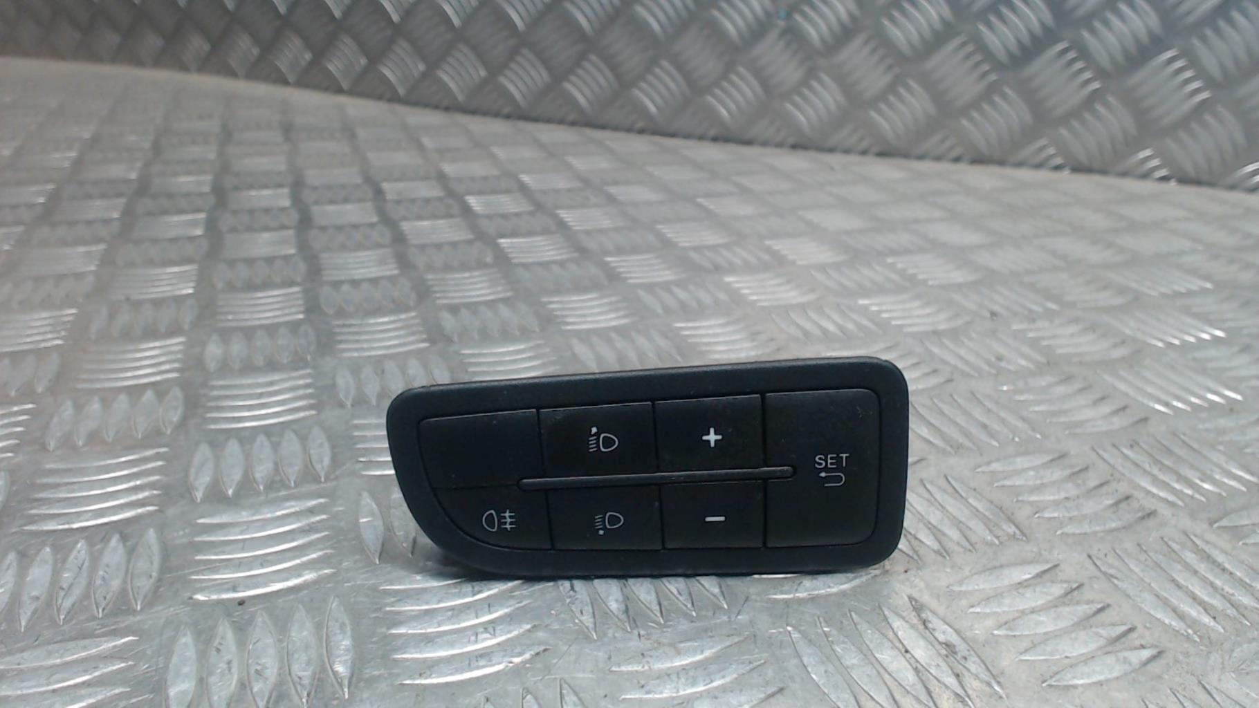 Commande de reglage hauteur de phare FIAT PUNTO 3 Essence - 1