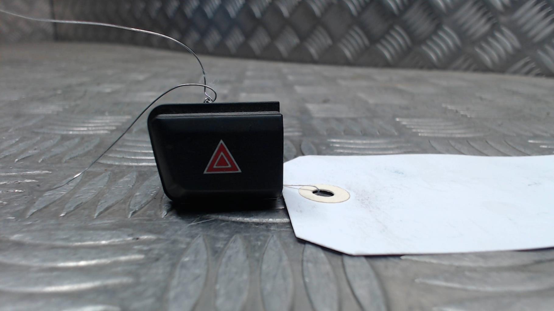 Bouton de warning PEUGEOT 208 1 PHASE 2 Essence - 1