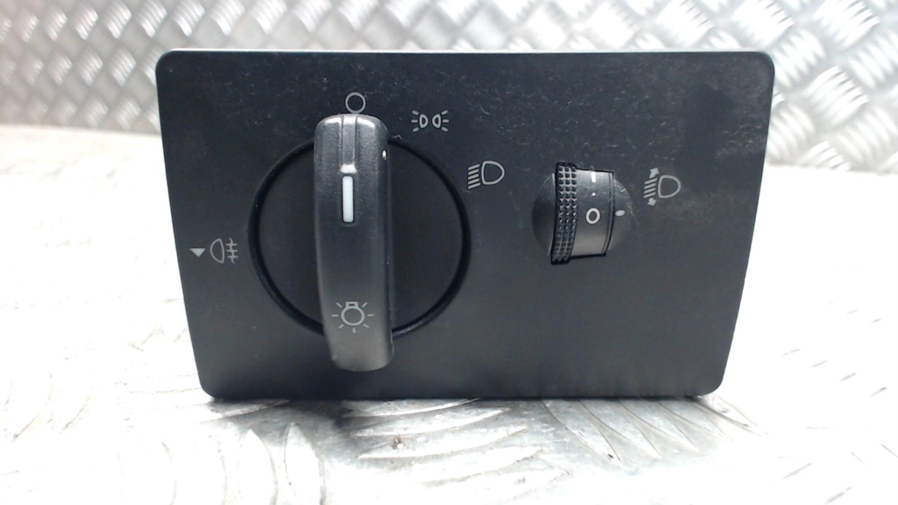 Commande de phare FORD FIESTA 5 PHASE 2 Diesel - 1