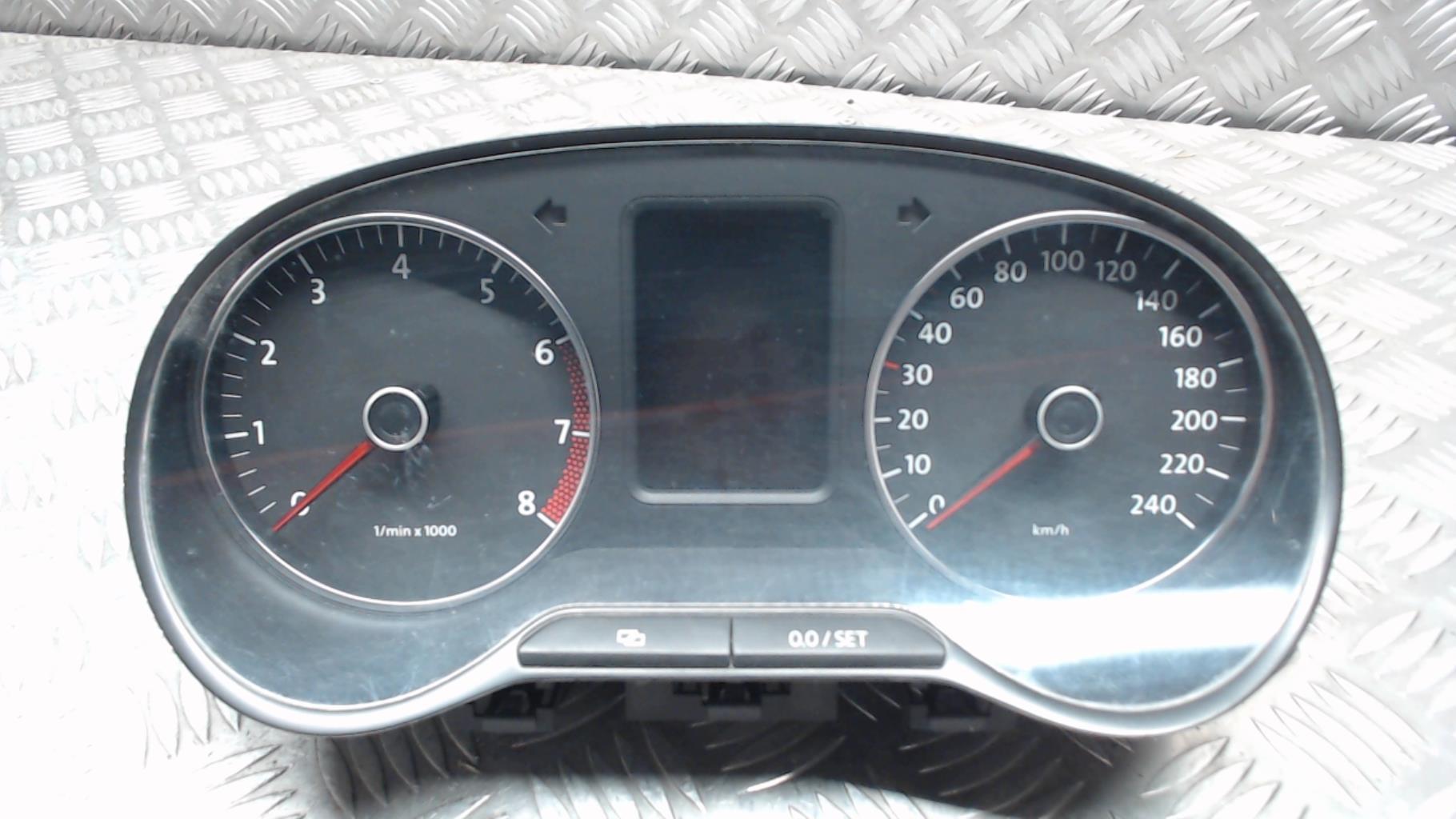 Compteur VOLKSWAGEN POLO 5 PHASE 1 Essence - 1