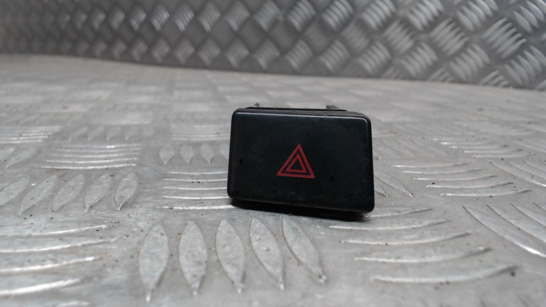 Bouton de warning MAZDA 5 1 PHASE 1 Diesel - 1