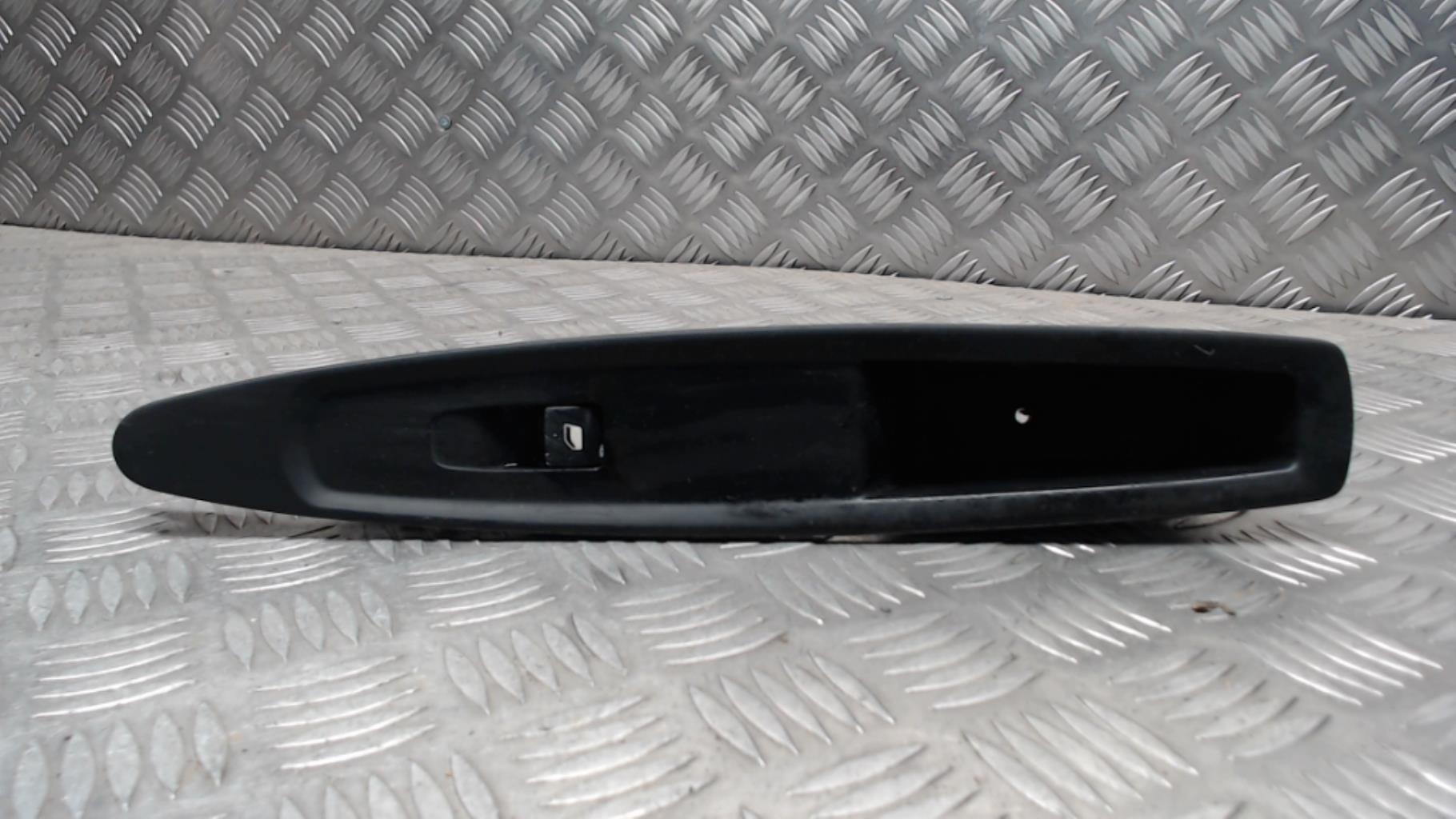 Interruttore lavacristalli anteriore destro CITROEN C4 1 PHASE 2 Diésel - 1