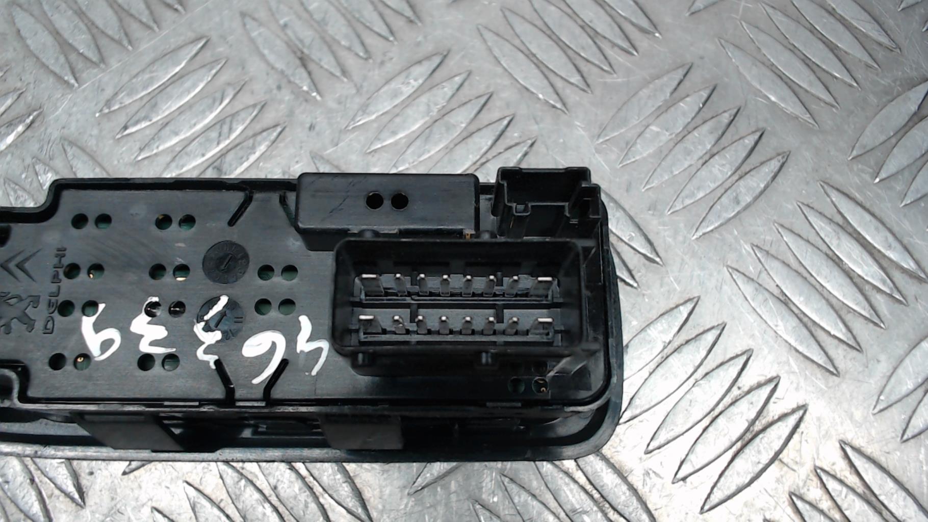 Interruttore lavacristalli anteriore sinistro CITROEN C3 2 PHASE 1 Diésel - 1