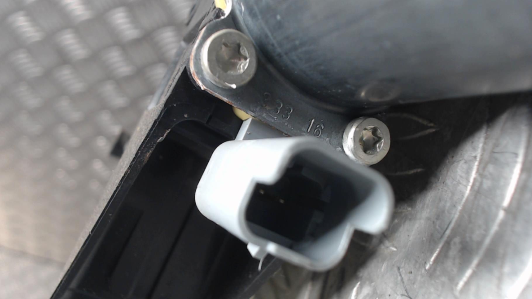 Leve vitre electrique avant gauche CITROEN C4 CACTUS Essence - 1