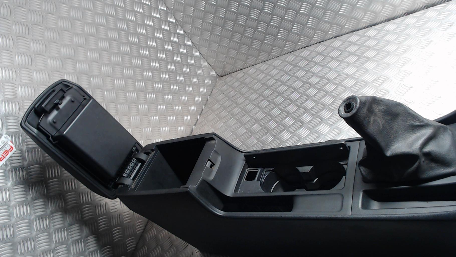 Console central (interieur plastique) MAZDA 3 1 PHASE 1 Diesel - 1
