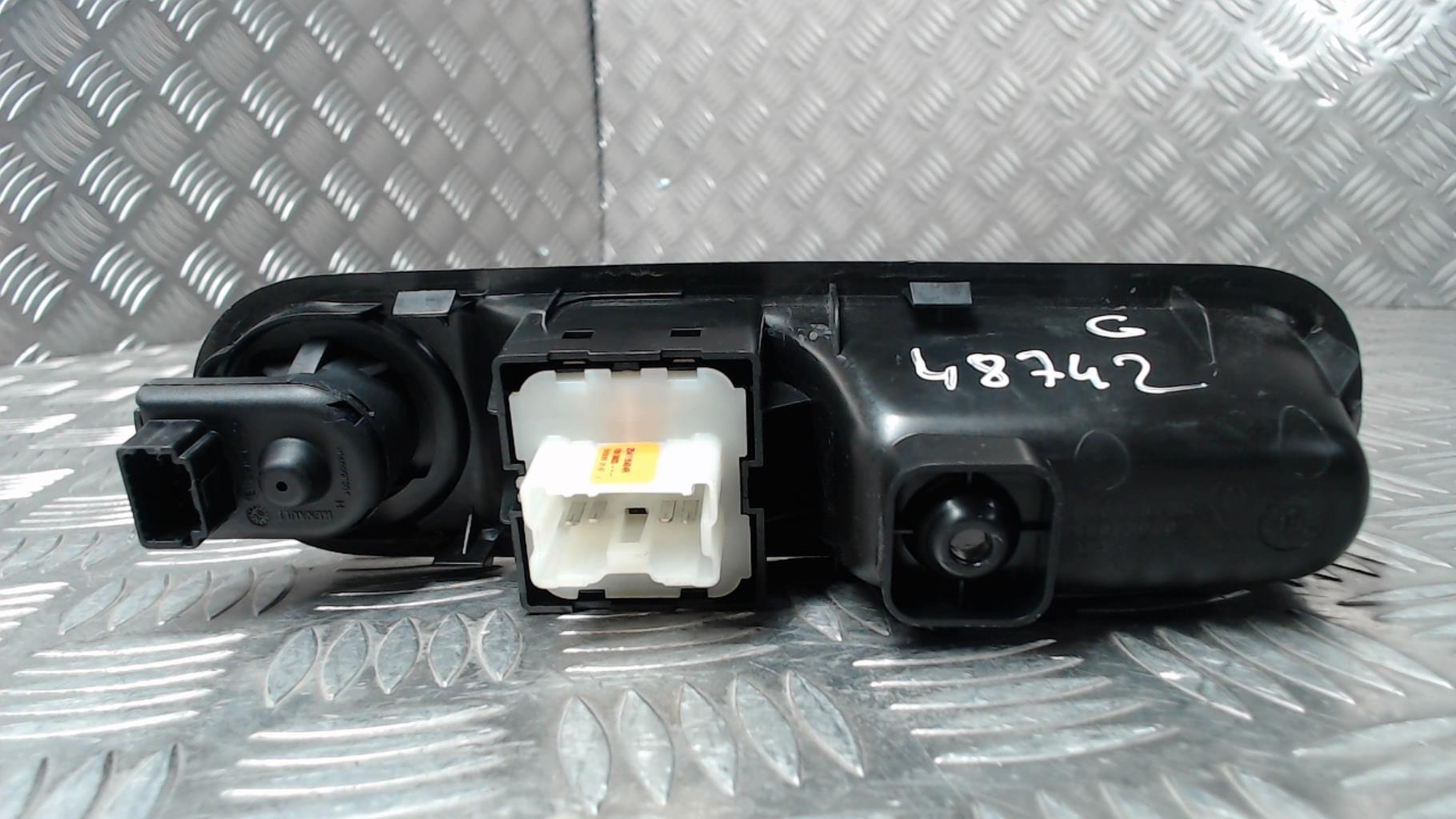 Interruttore lavacristalli anteriore sinistro RENAULT TWINGO 3 PHASE 1  - 1