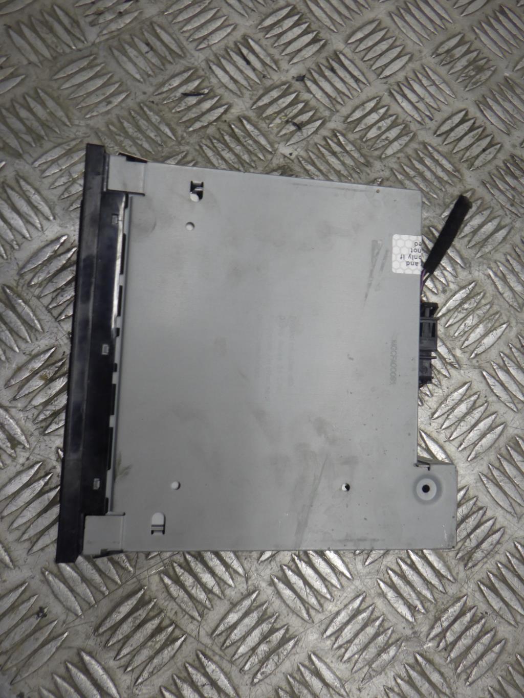 Chargeur CD AUDI A4 2 AVANT PHASE 2 BREAK  - 1