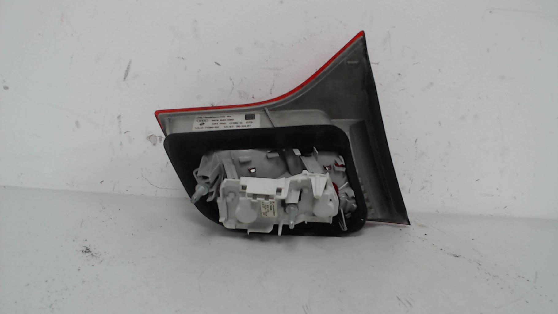 Feu arriere secondaire droit (feux) AUDI A4 2 AVANT PHASE 2 BREAK Diesel - 1