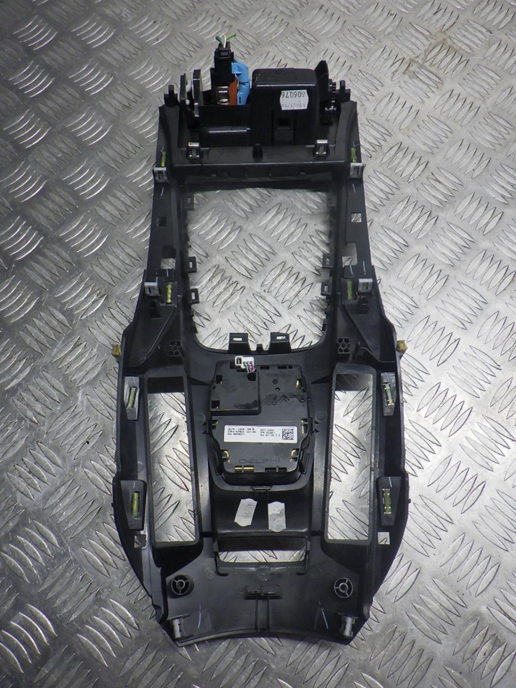 Console central (interieur plastique) CITROEN DS5 PHASE 1 Diesel - 1