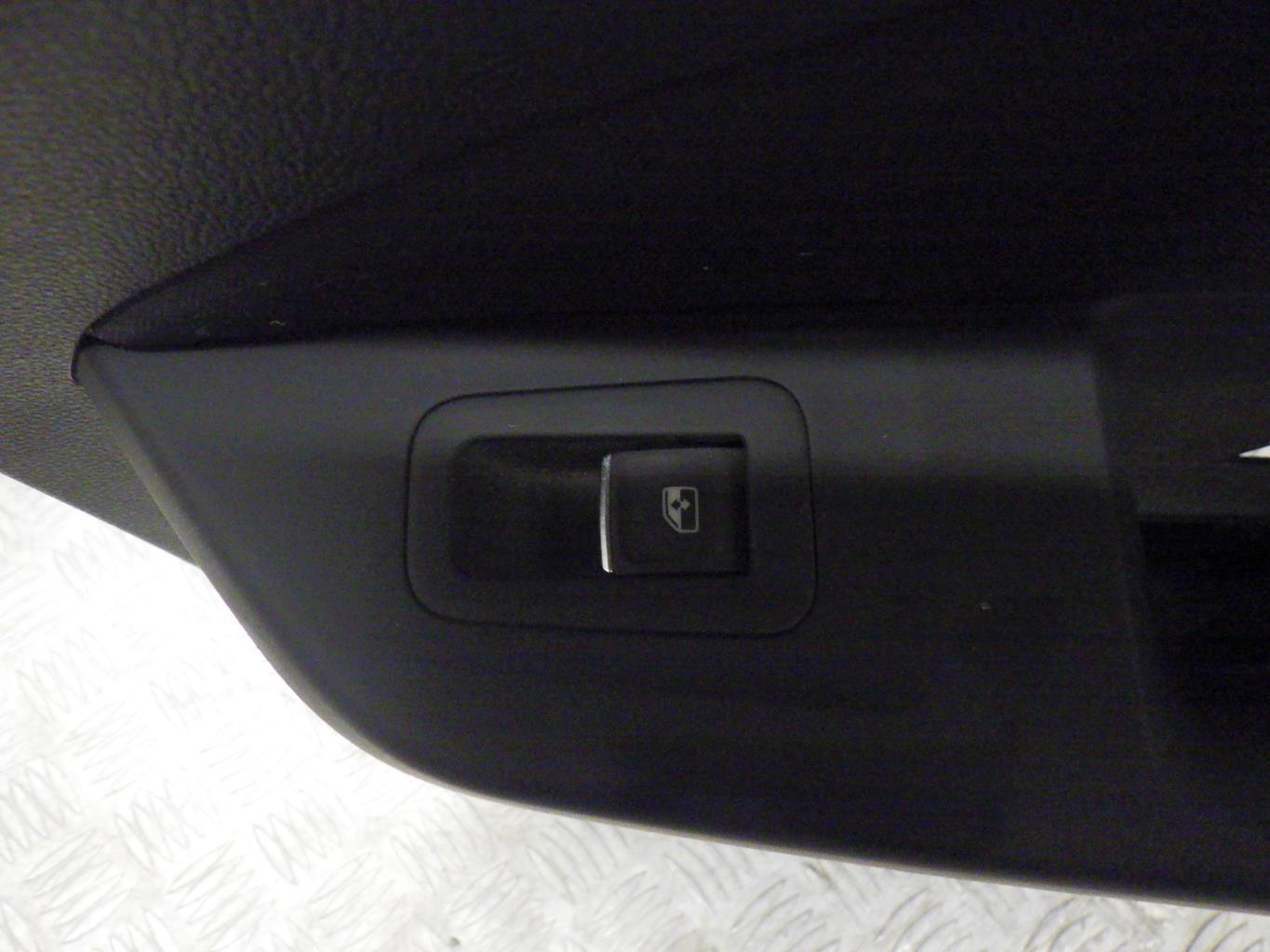 Guarnizione portiera posteriore destra VOLKSWAGEN GOLF 8 PHASE 1 Diésel - 1