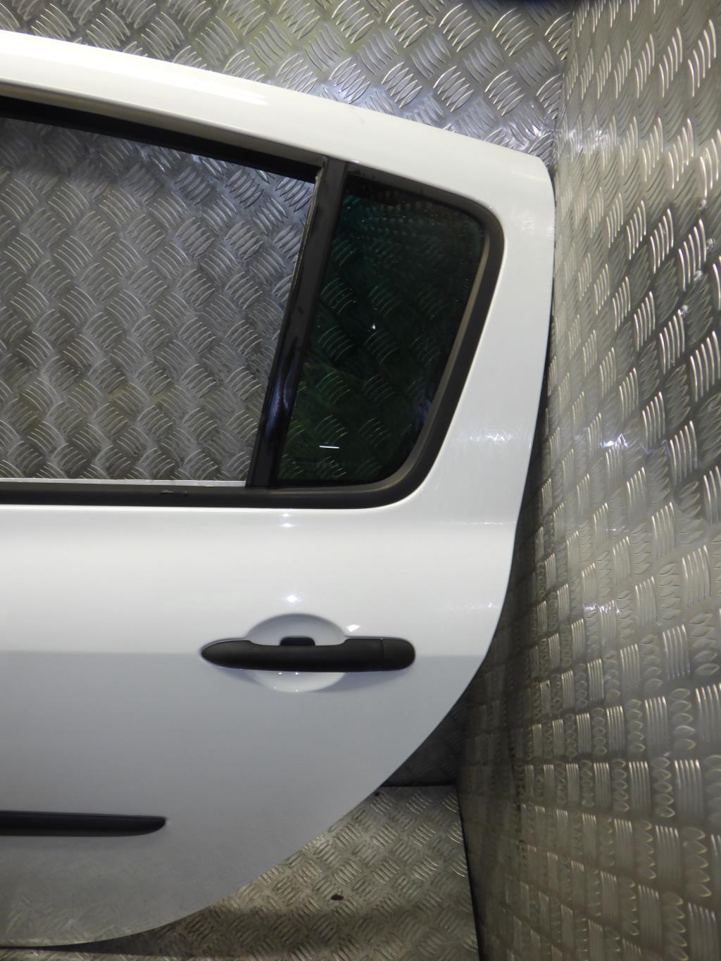 Puerta trasera izquierda RENAULT CLIO 3 PHASE 2  - 1