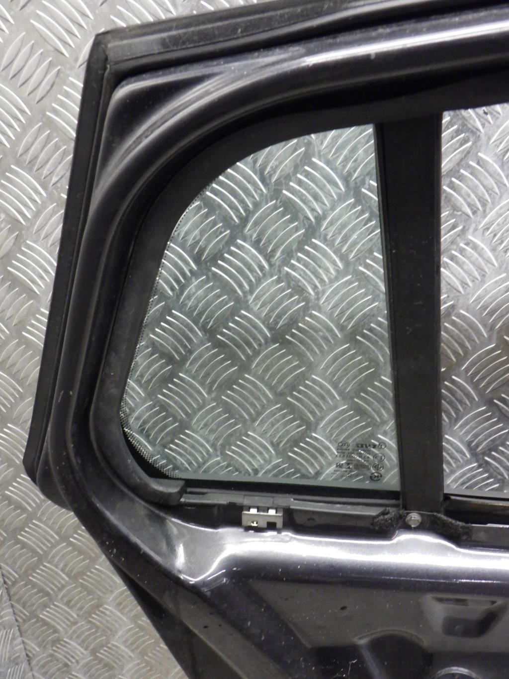 Portiera posteriore sinistra RENAULT MEGANE 3 PHASE 1 BREAK Diésel - 1