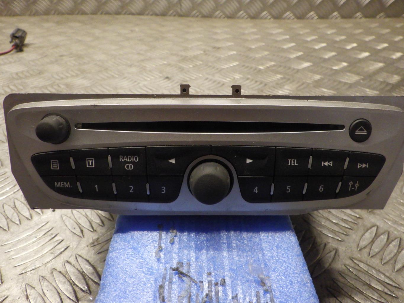 Autoradio originale RENAULT MEGANE 3 PHASE 1 BREAK Diésel - 1