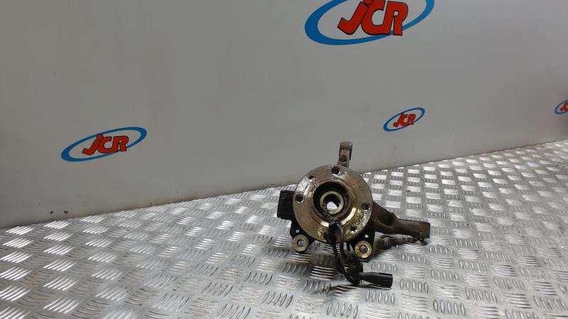 Moyeu avant droit RENAULT CLIO 3 PHASE 2 BREAK Diesel - 1