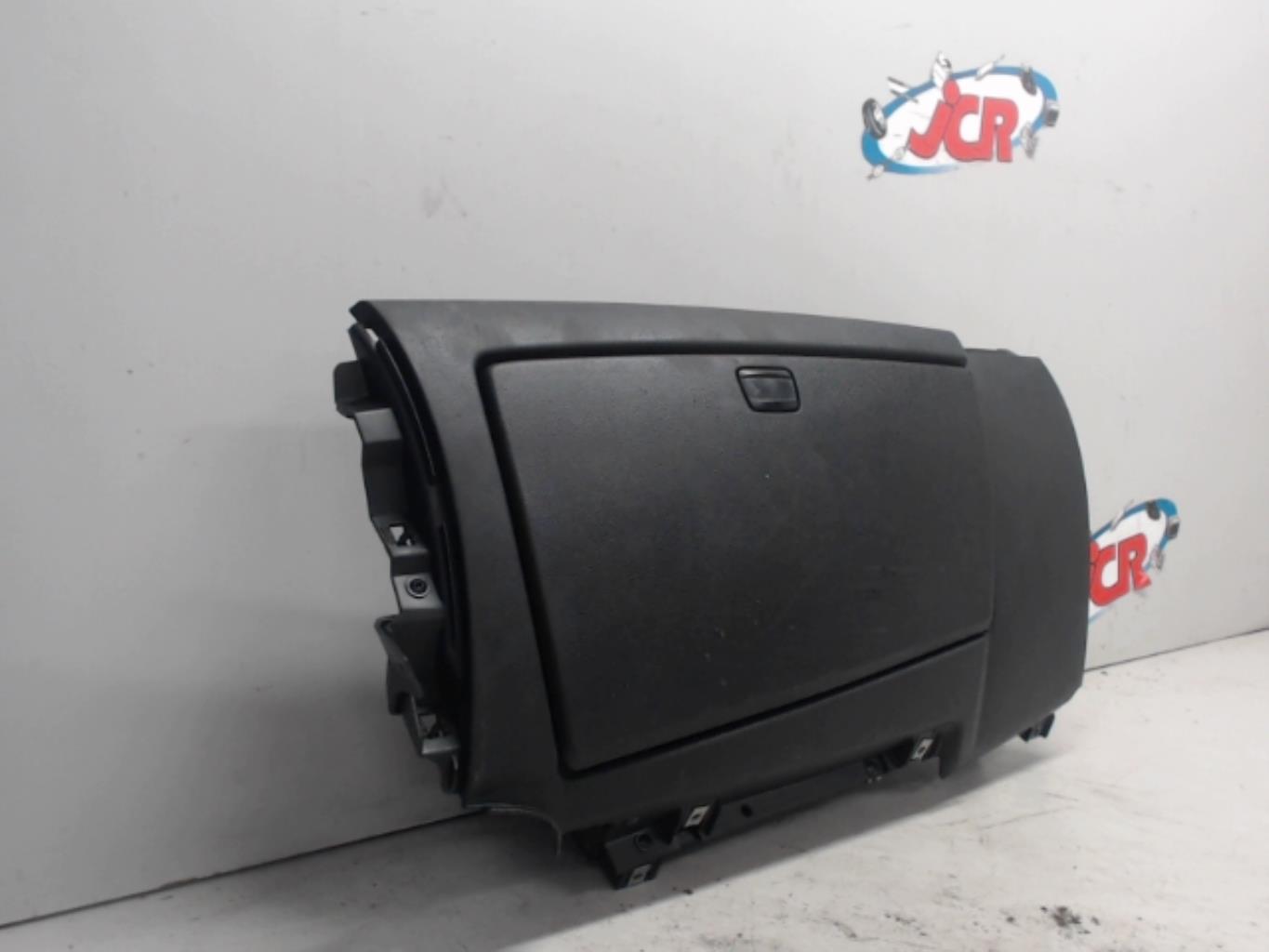 Boite a gants BMW SERIE 1 E87 PHASE 1 Diesel - 1