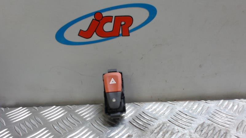 Bouton de warning RENAULT MEGANE 3 PHASE 1 Diesel - 1