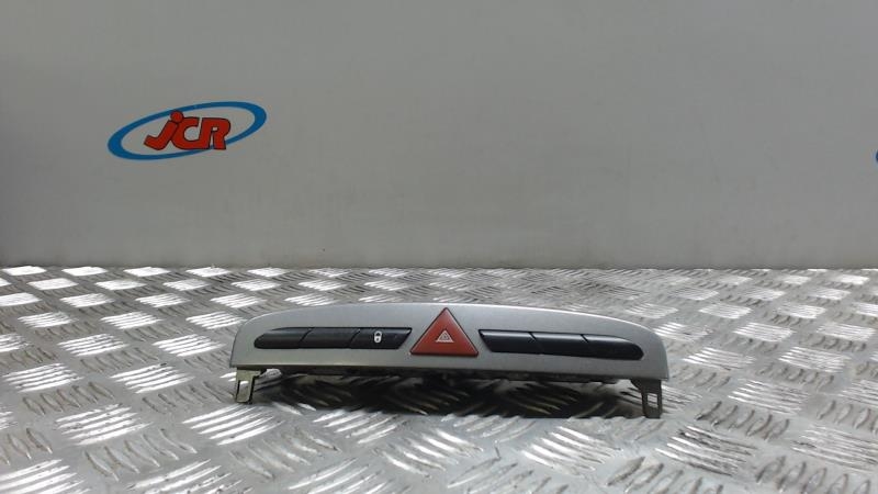 Bouton de warning PEUGEOT 308 1 PHASE 1 Diesel - 1