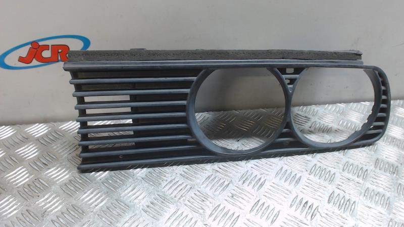 Calandre gauche BMW SERIE 3 E30  - 1