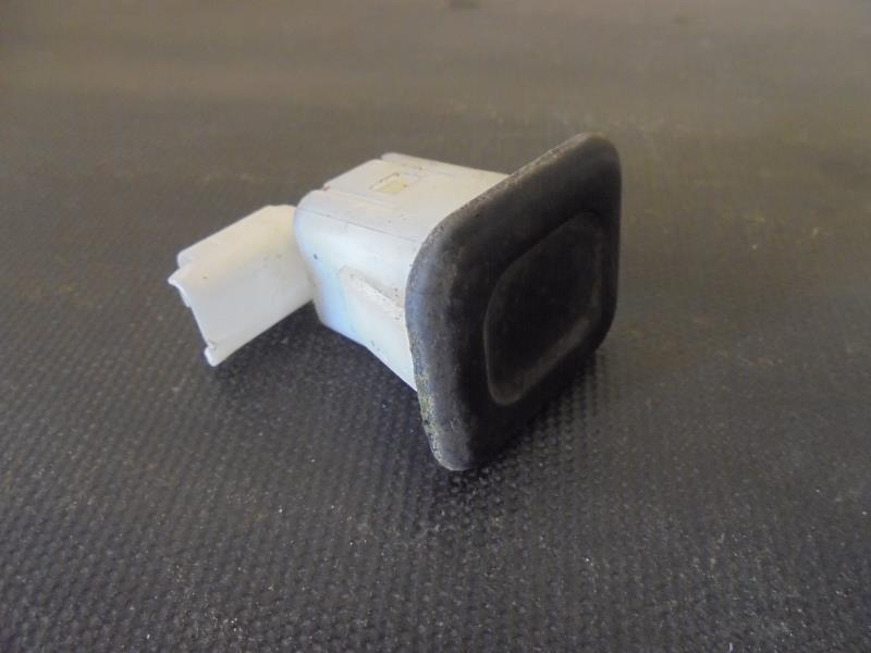 Bouton de coffre DS DS5 PHASE 1 Diesel - 1