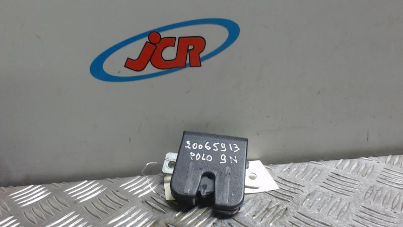 Serrure de coffre VOLKSWAGEN POLO 4 PHASE 1 Diesel - 1