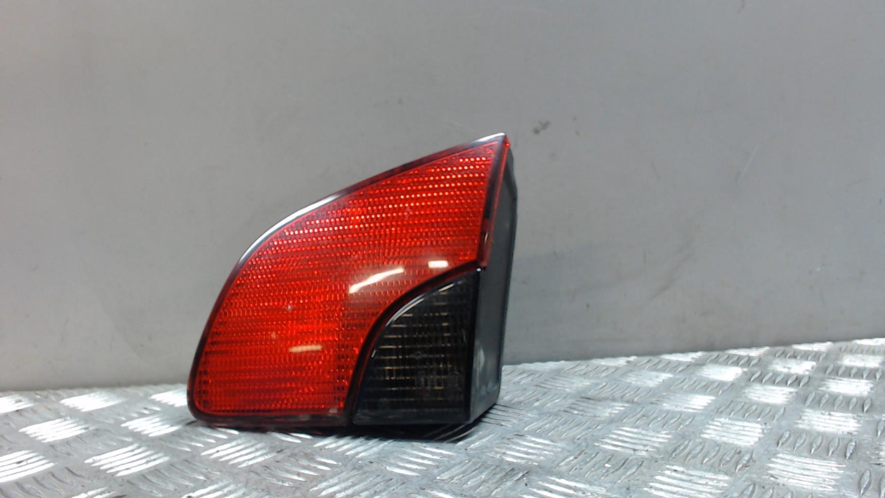 Feu arriere secondaire droit (feux) PEUGEOT 406 PHASE 2 BREAK Diesel - 1