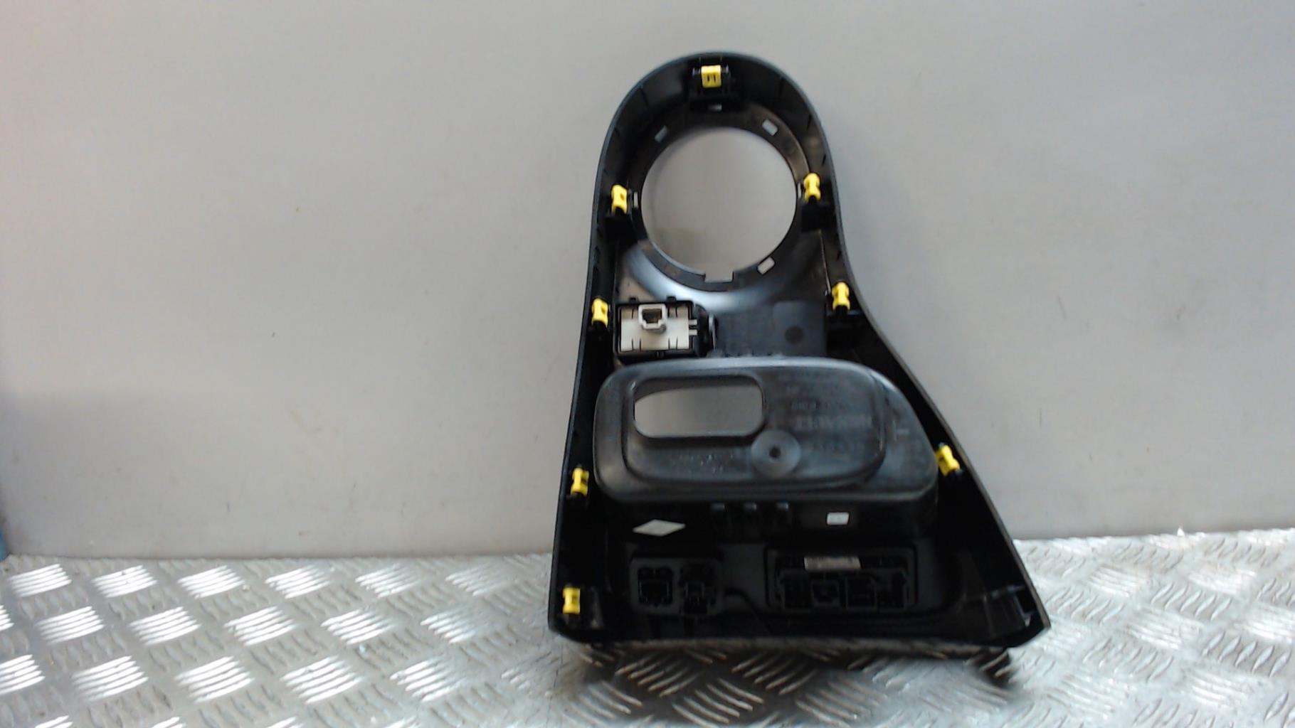 Console central (interieur plastique) RENAULT TWINGO 3 PHASE 2  - 1