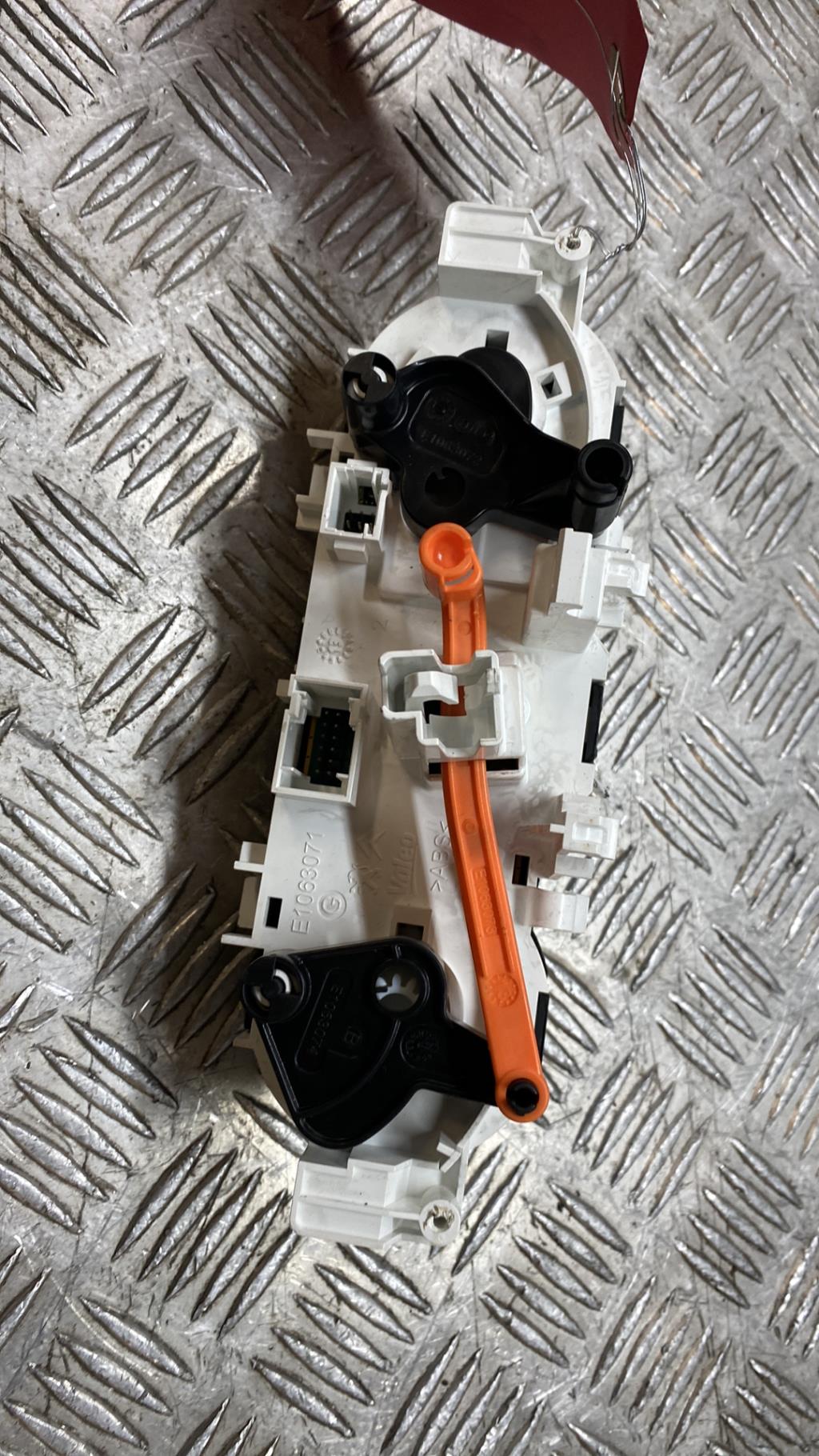 Commande chauffage PEUGEOT 208 1 PHASE 1 Essence - 1