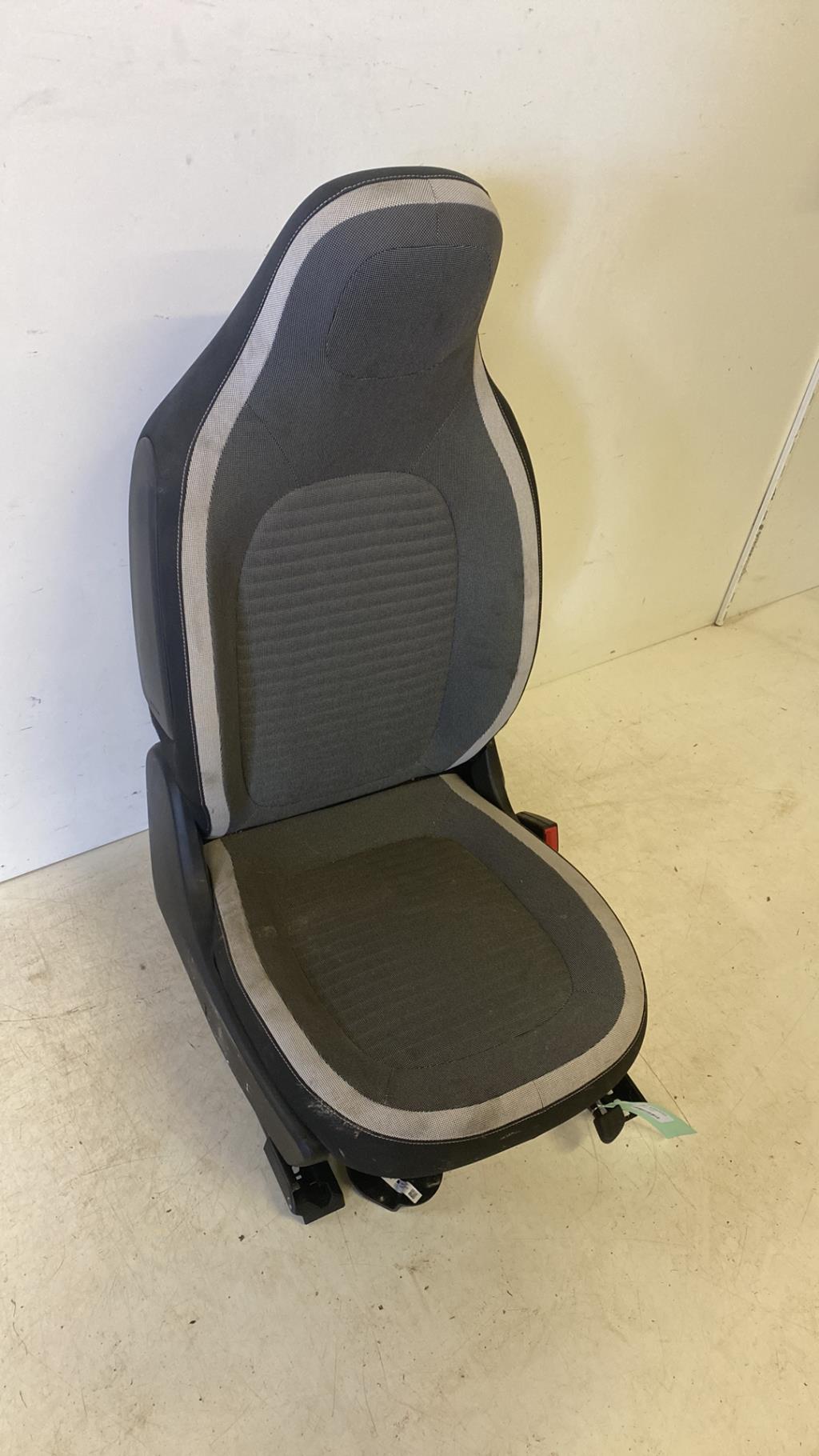 Siege avant droit RENAULT TWINGO 3 Essence - 1