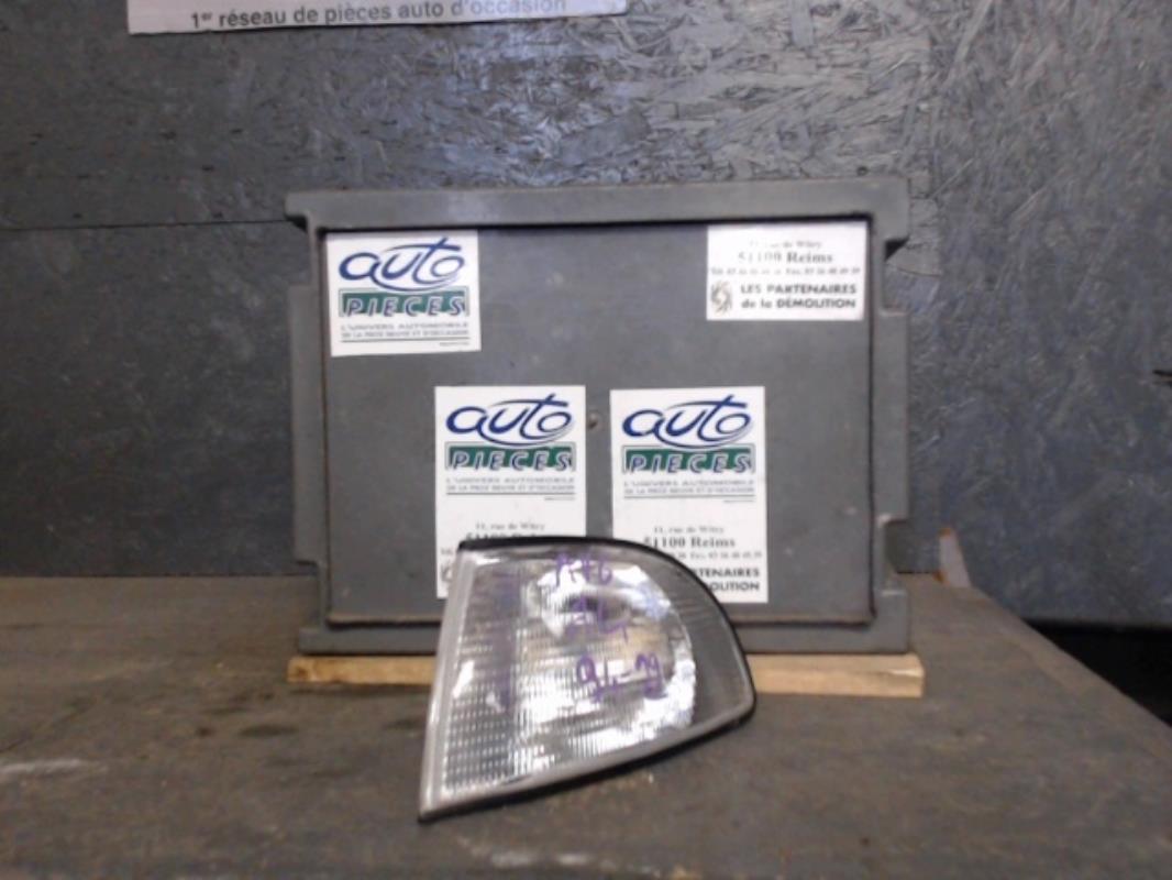 Optique avant secondaire gauche (feux)(clignotant) AUDI A4  - 1