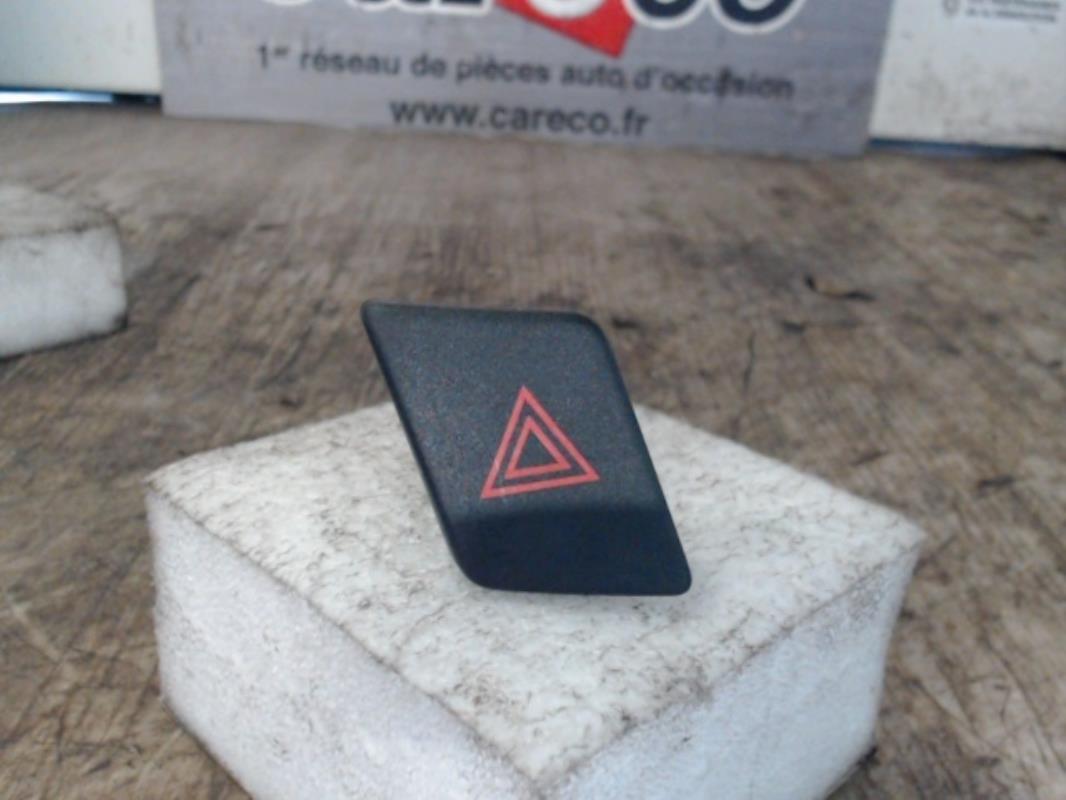Bouton de warning TOYOTA YARIS 2 PHASE 2 Essence - 1