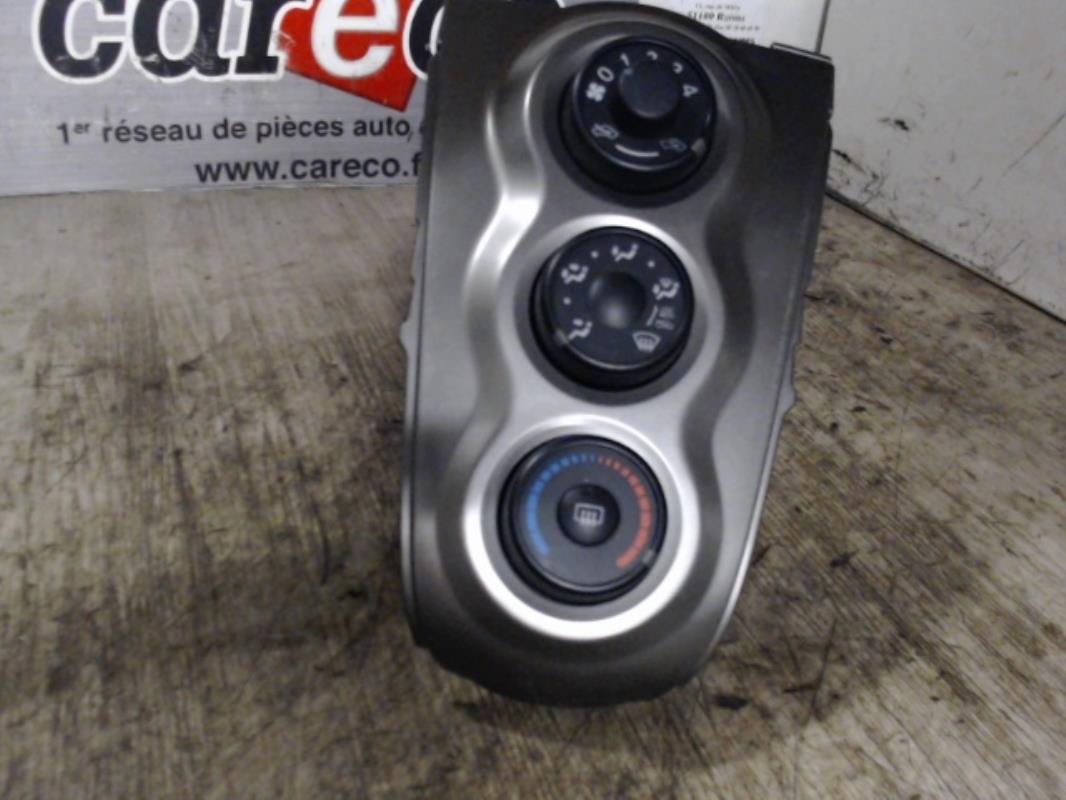 Commande chauffage TOYOTA YARIS 2 PHASE 2 Essence - 1