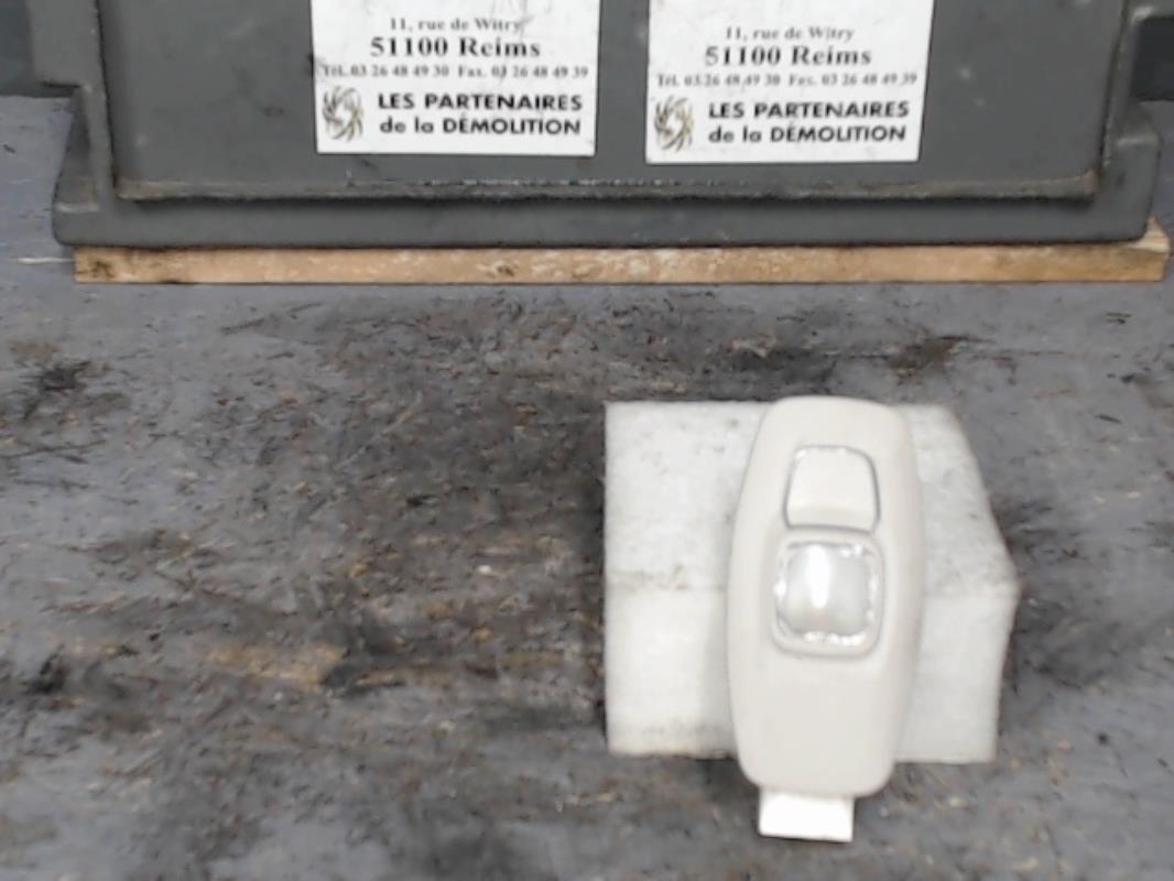 Eclairage de plafonnier RENAULT CAPTUR 1 PHASE 2 Diesel - 1