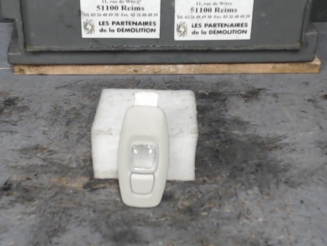 Eclairage de plafonnier RENAULT CAPTUR 1 PHASE 2 Diesel - 1