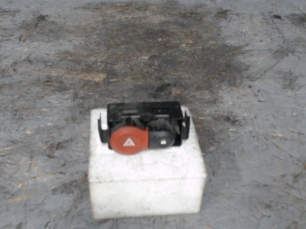 Bouton de warning RENAULT CLIO 3 PHASE 1 Diesel - 1