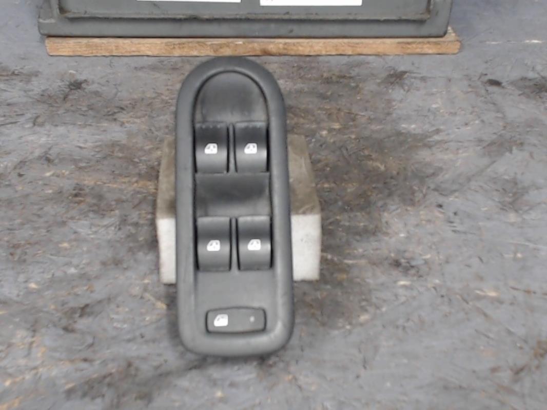 Interrupteur de leve vitre RENAULT MEGANE 2 PHASE 1 Diesel - 1