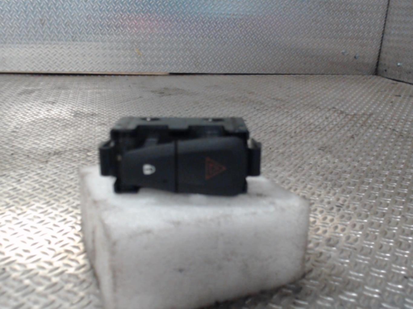 Bouton de warning RENAULT MEGANE 3 PHASE 2 Diesel - 1
