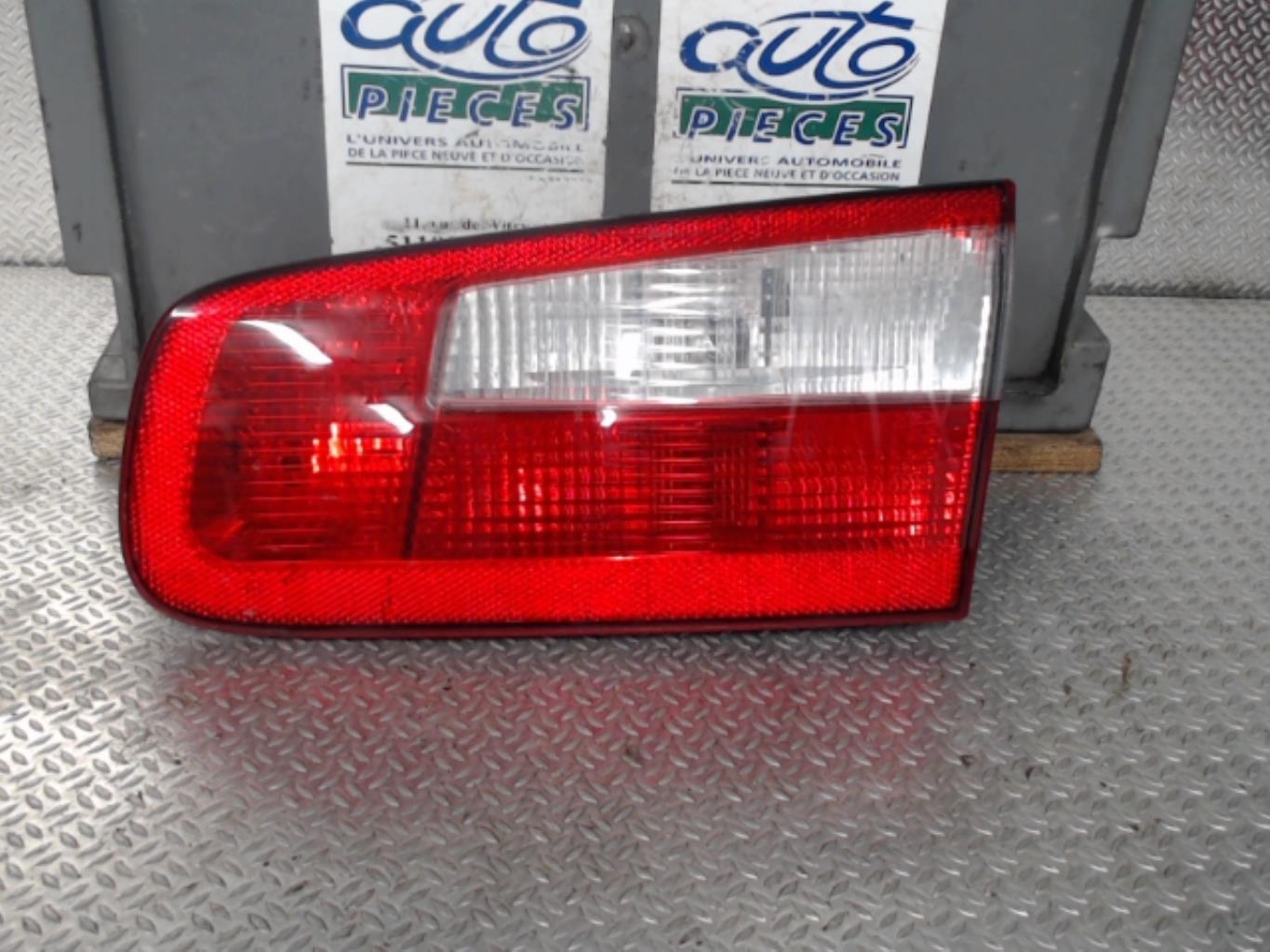 Feu arriere secondaire droit (feux) RENAULT LAGUNA 2 PHASE 1 Essence - 1