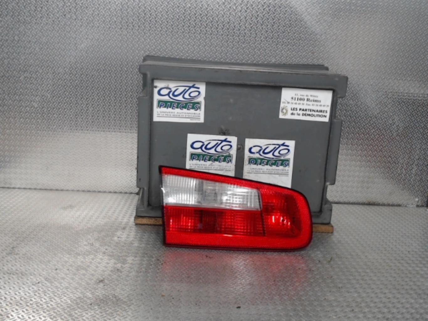 Feu arriere secondaire gauche (feux) RENAULT LAGUNA 2 PHASE 1 Essence - 1