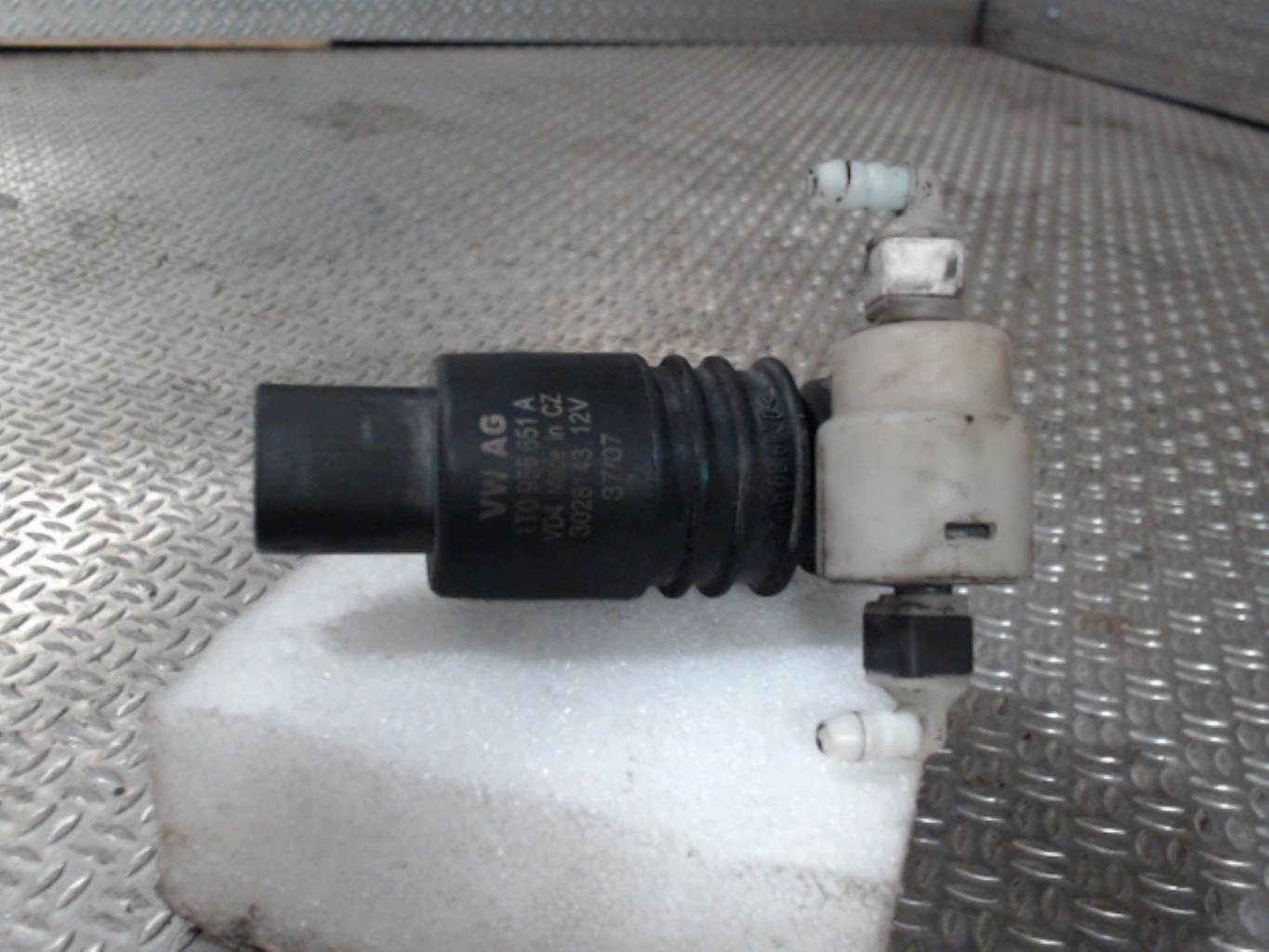 Pompe lave glace avant AUDI A4 2 AVANT PHASE 2 BREAK Diesel - 1