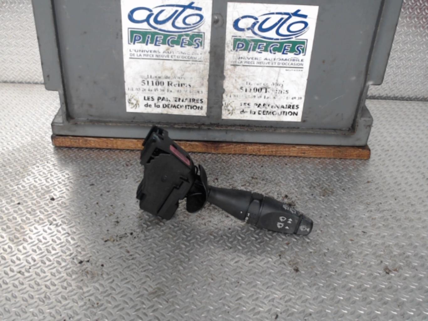 Commodo d'essuie glaces FORD FIESTA 5 PHASE 2 Diesel - 1