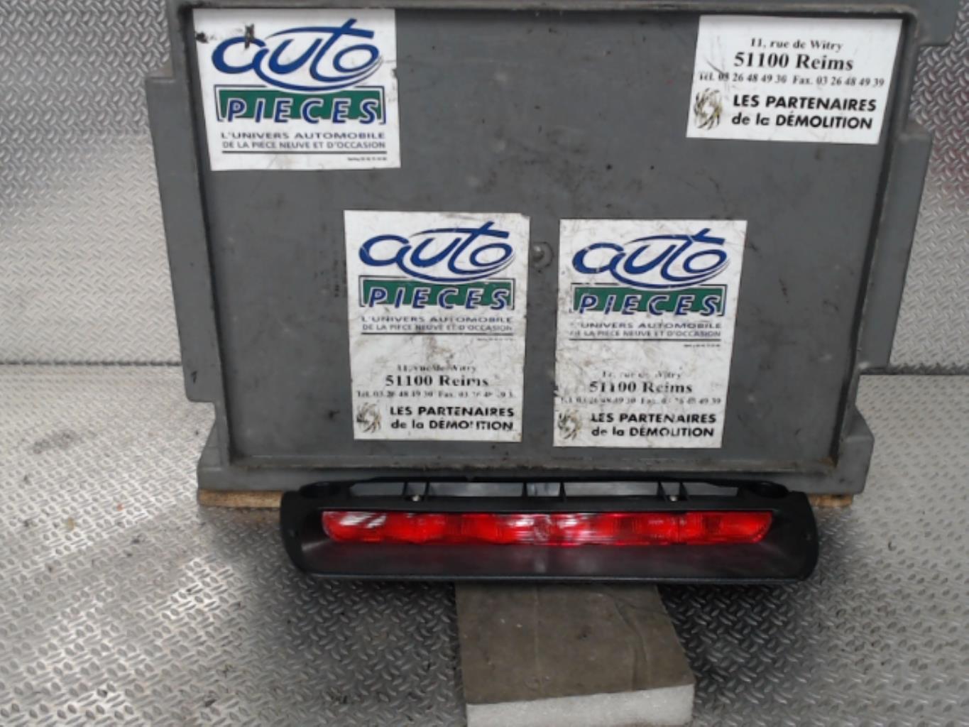 Feu arriere stop central CITROEN C5 1 PHASE 2 Diesel - 1