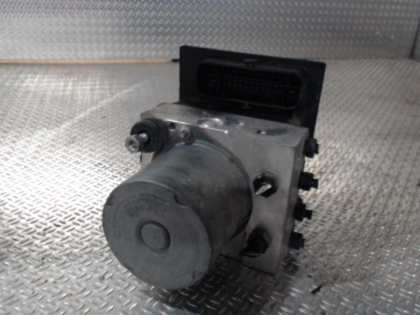 Bloc ABS (freins anti-blocage) AUDI A4 2 AVANT PHASE 2 BREAK Diesel - 1