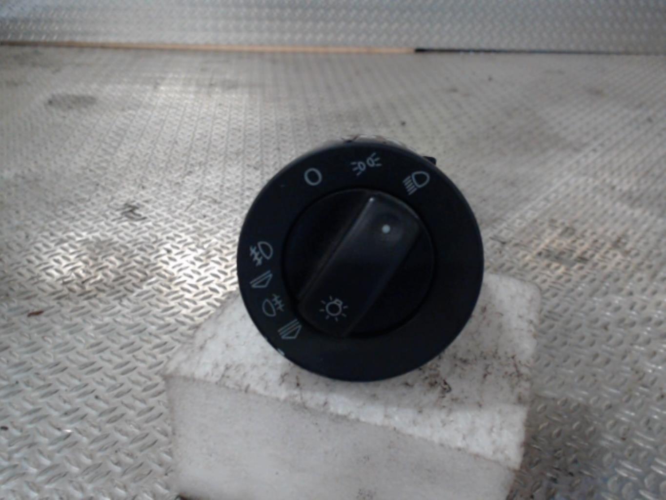 Commande de phare AUDI A4 2 AVANT PHASE 2 BREAK Diesel - 1